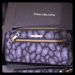 Travelon RFID Print Wristlet